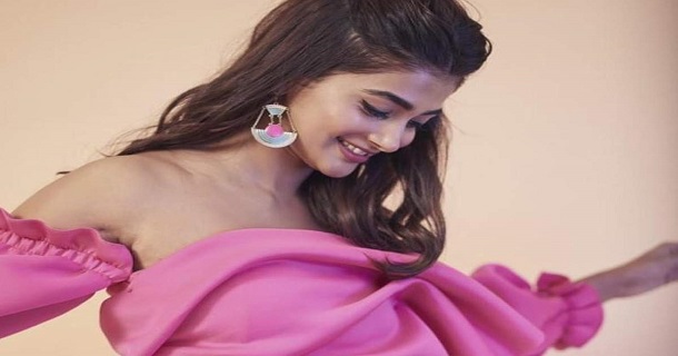 Actress pooja hedge hot workout video