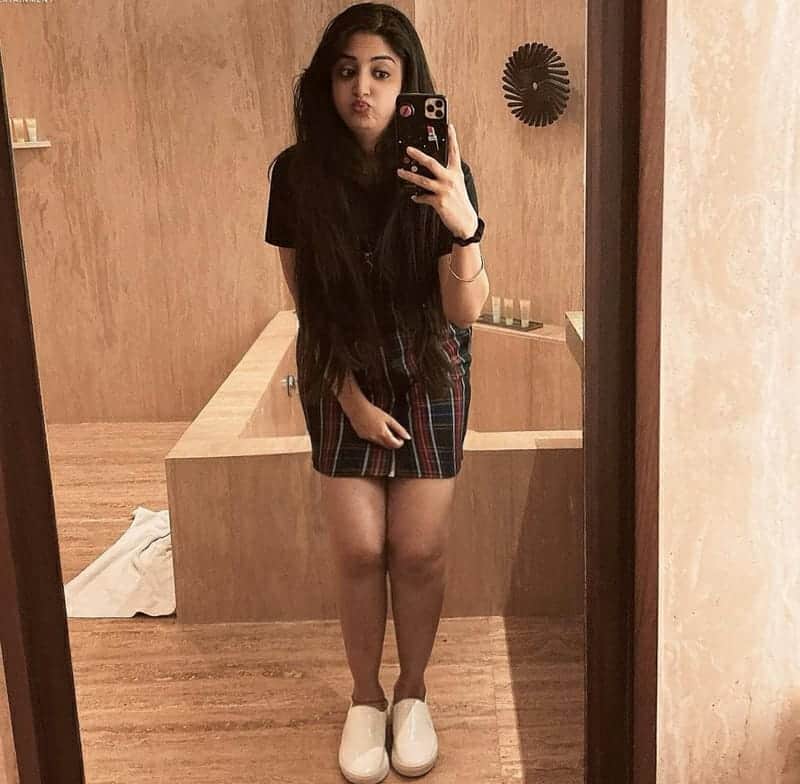 Actress poonam kaur hot photos in short dress with different expressions