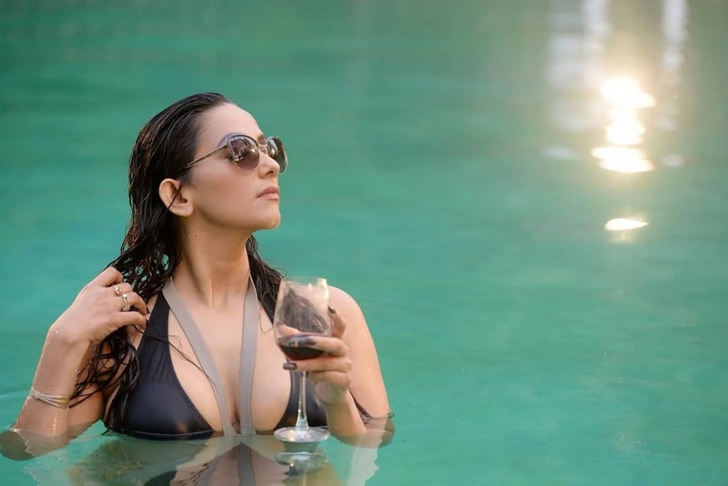 Actress sanjana singh hot glamour photos in bikini dress