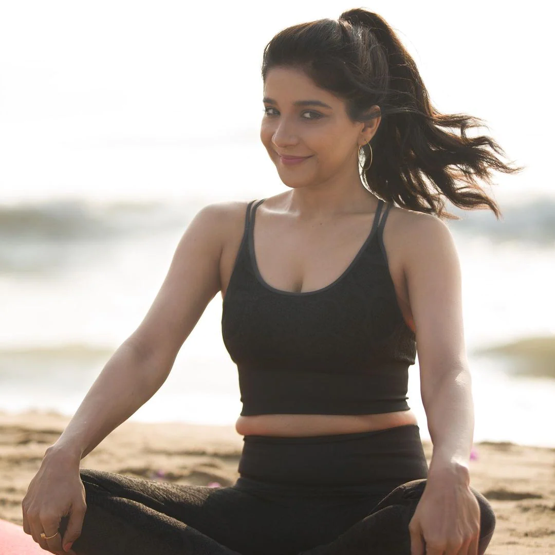 Actress sakshi agarwal hot photos in yoga dress along beach seashore