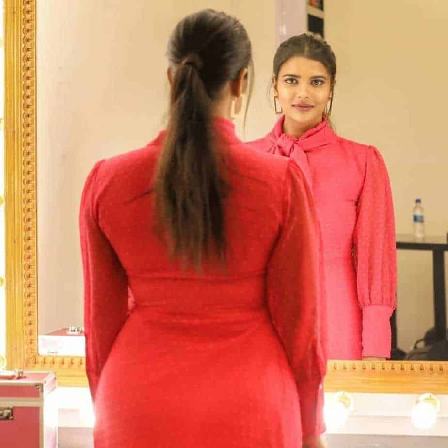 Actress aiswarya rajesh hot photos getting views and shares