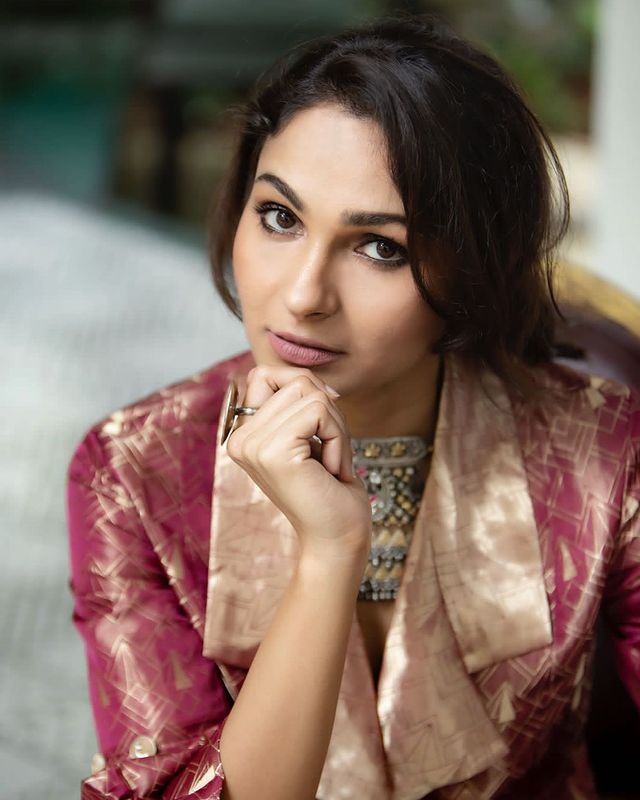 Actress andrea jermiah hot photos in traditional dress