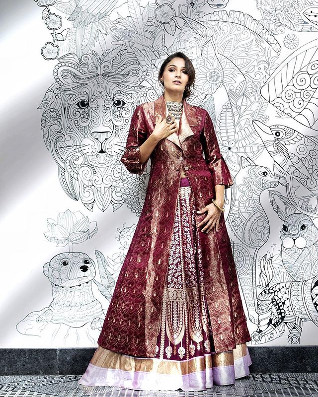 Actress andrea jermiah hot photos in traditional dress