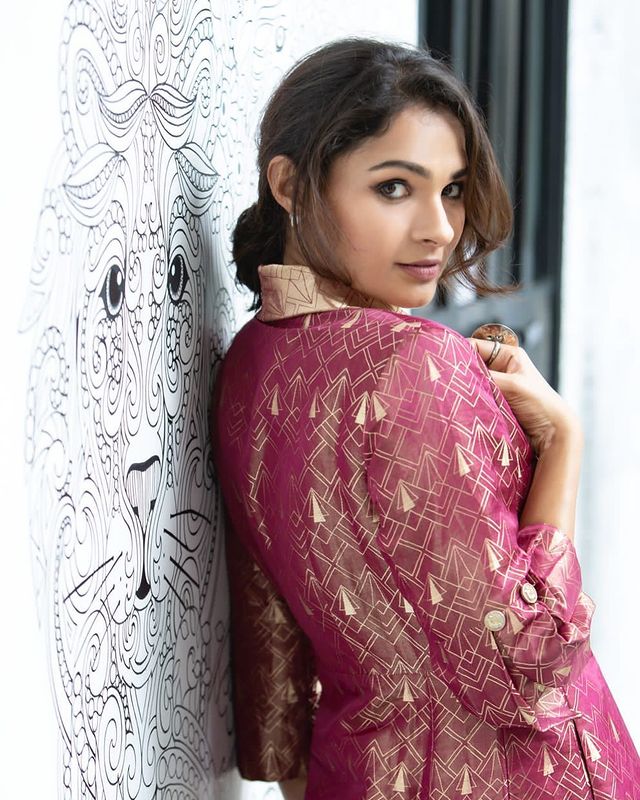 Actress andrea jermiah hot photos in traditional dress