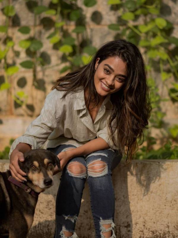 Actress gayathrie hot photos and pose getting likes and share on net