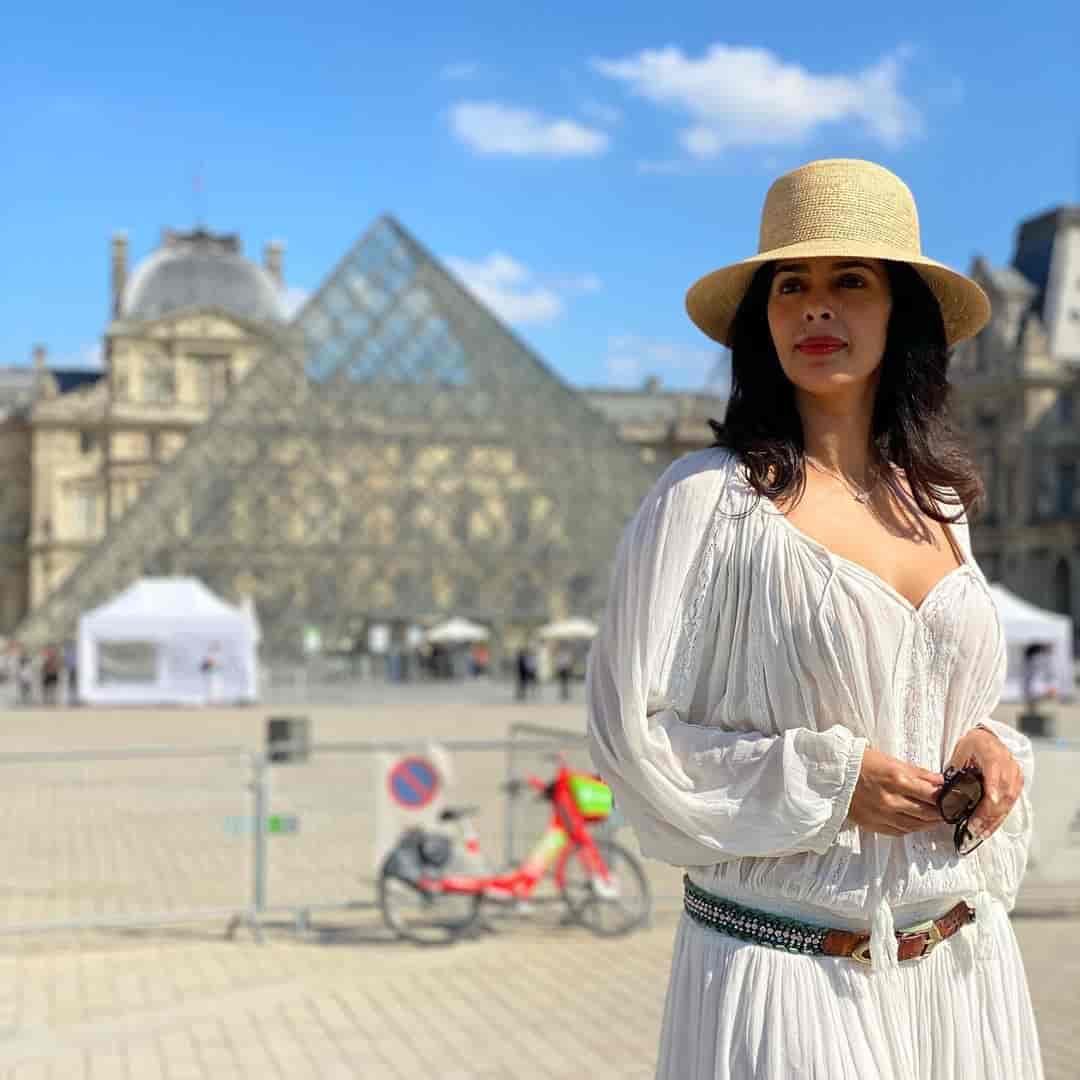 Actress malliga sherawath hot photos getting viral on net