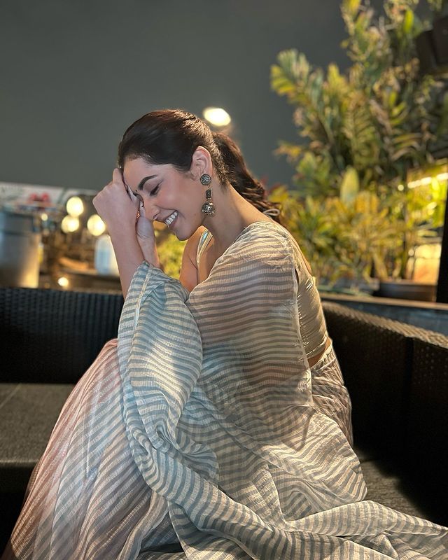 Actress rashi khanna hot photos in glamour saree and sleeveless blouse