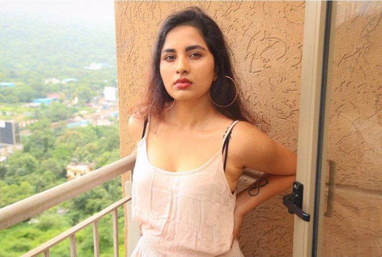 Actress srushti dange hot latest photos viral on social media