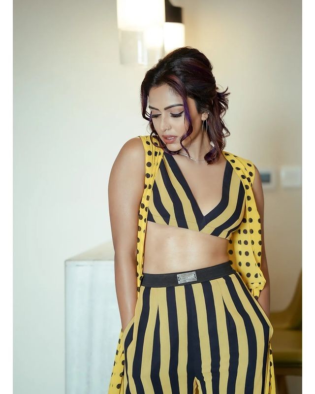 Actress amala paul hot and glamour latest photos