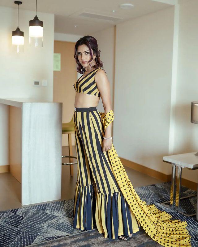 Actress amala paul hot and glamour latest photos