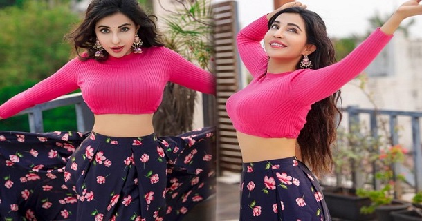 Actress parvati nair hot photos in short dress on instagram