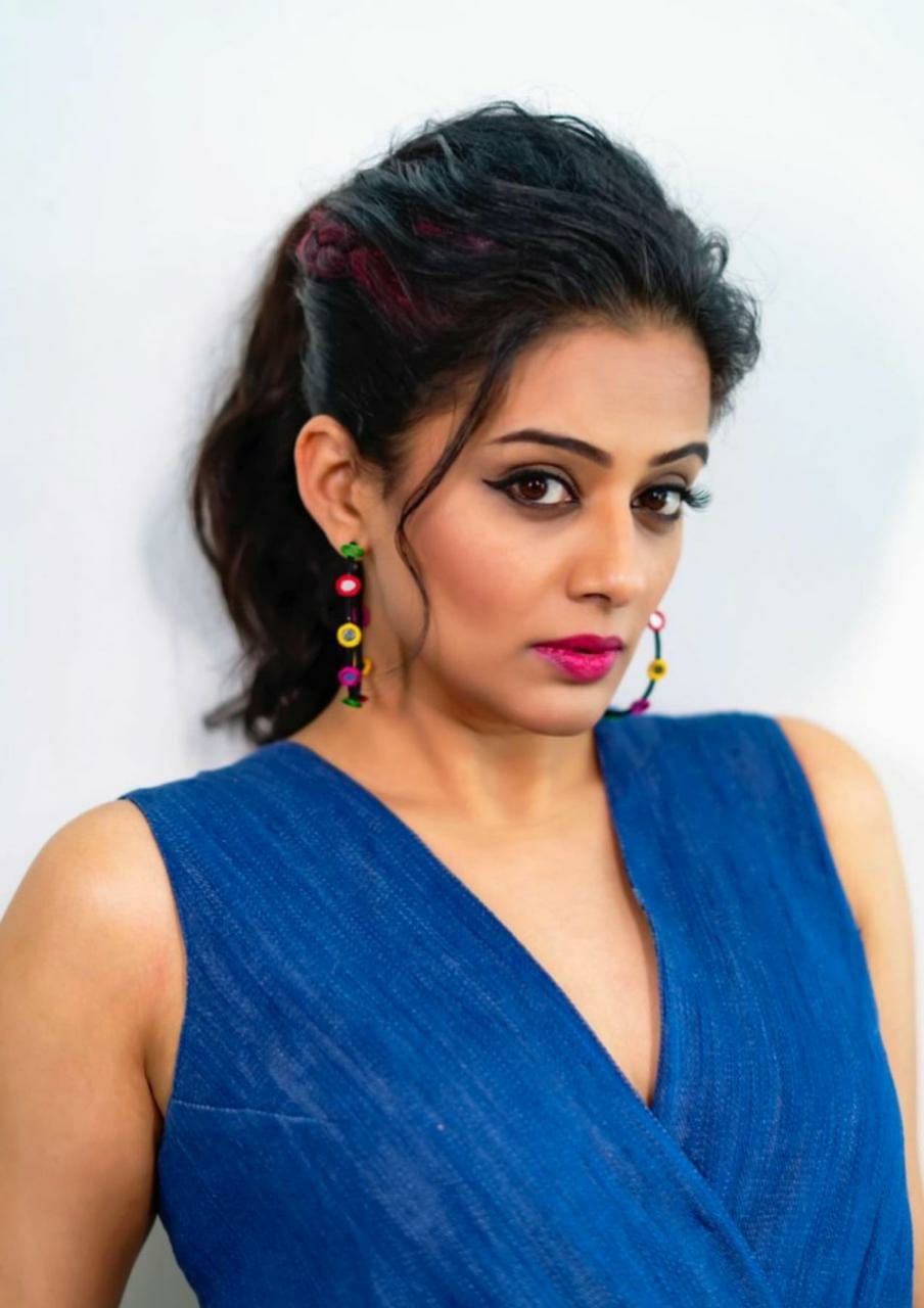 Actress priyamani hot photos in long blue maxi dress