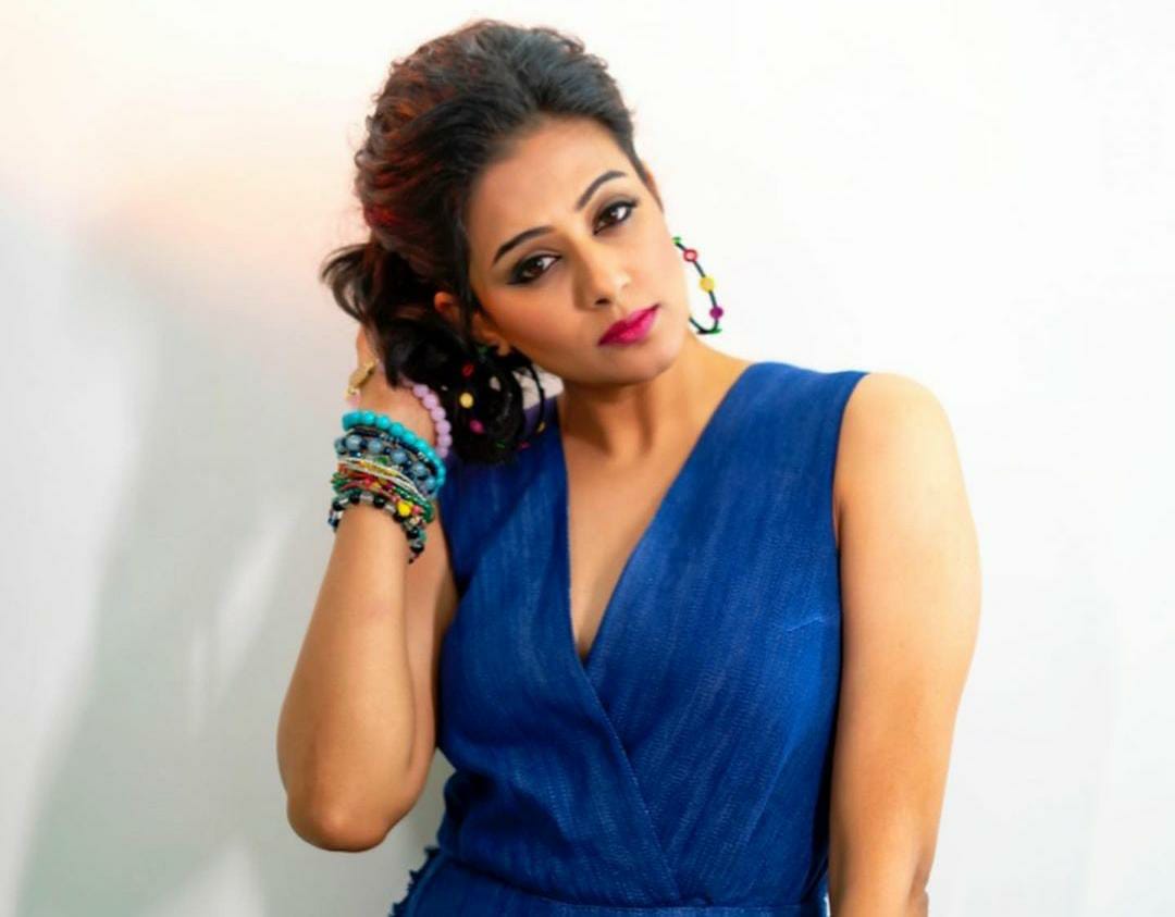 Actress priyamani hot photos in long blue maxi dress