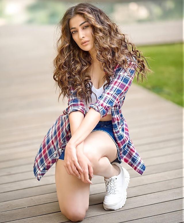 Actress rai lakshmi hot pose in tight dress