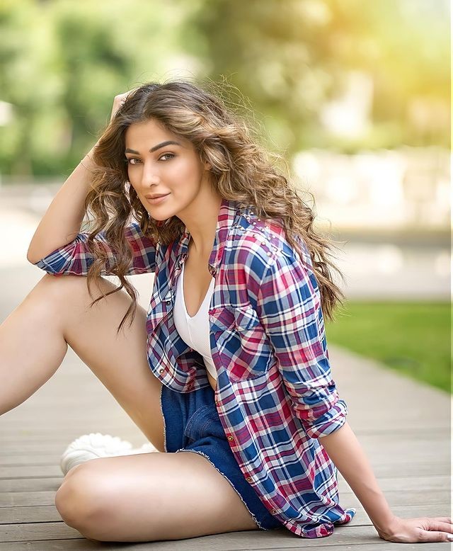 Actress rai lakshmi hot pose in tight dress