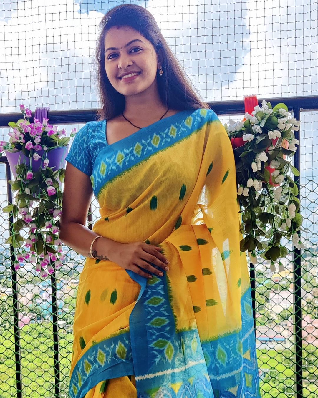 Actress rachitha mahalakshmi hot photos getting views and likes on insta