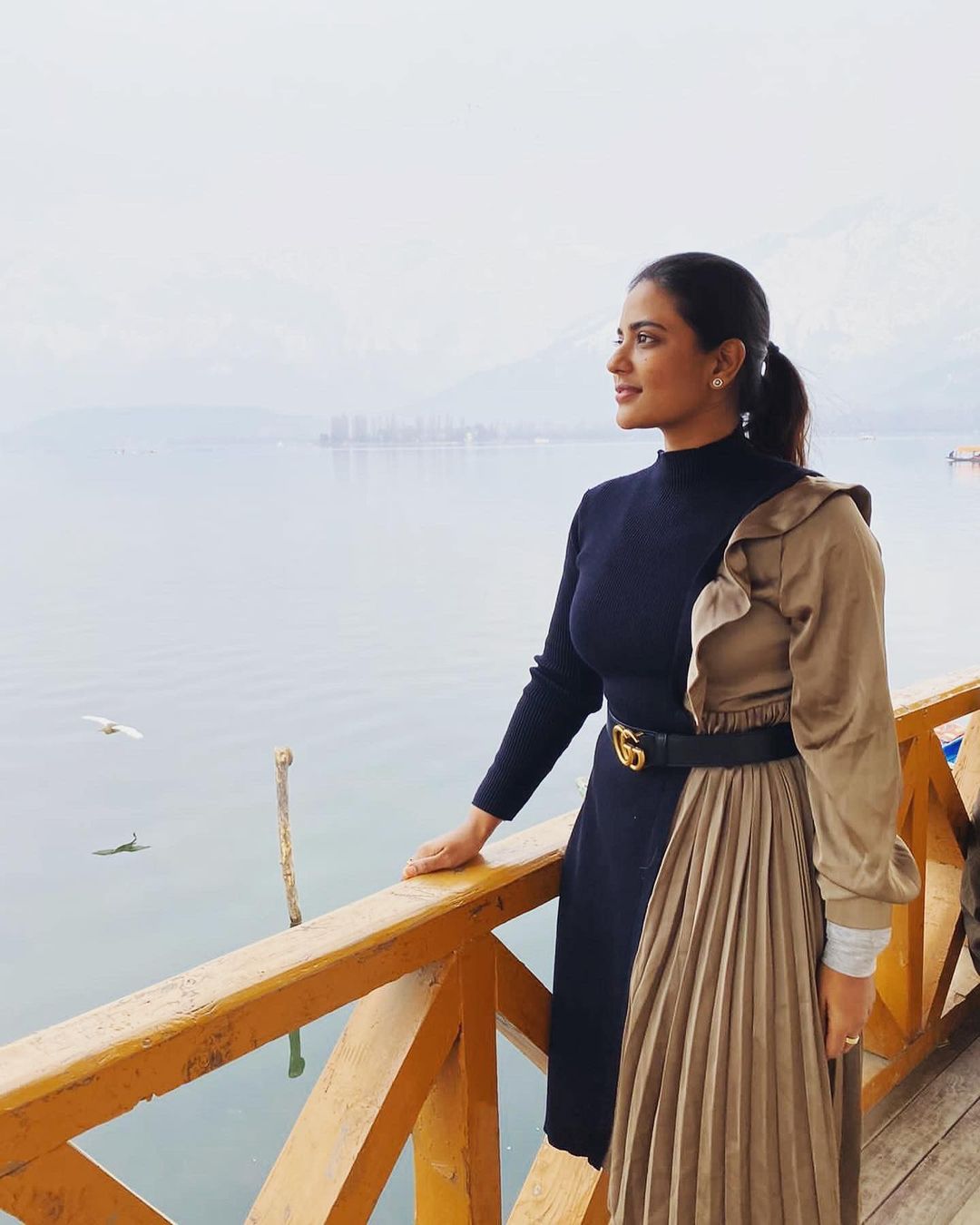 Actress aiswarya rajesh hot photos in black modern dress