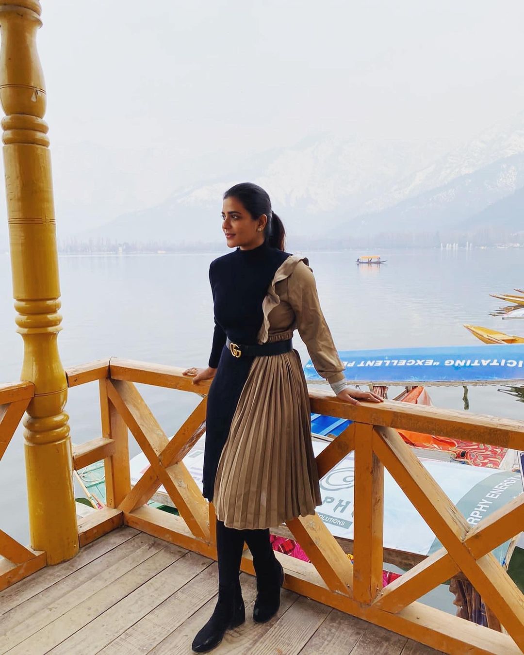 Actress aiswarya rajesh hot photos in black modern dress