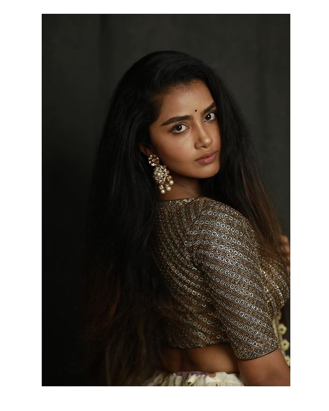 Actress anupama parameswaran hot traditional photos in lehenga dress