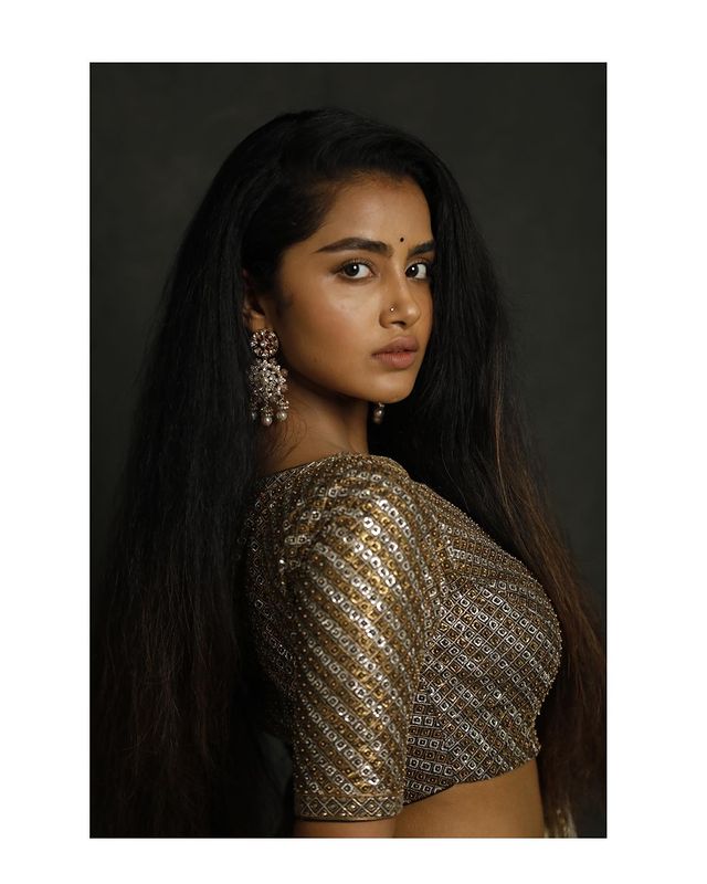 Actress anupama parameswaran hot traditional photos in lehenga dress
