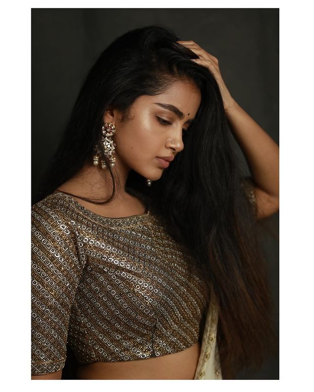 Actress anupama parameswaran hot traditional photos in lehenga dress