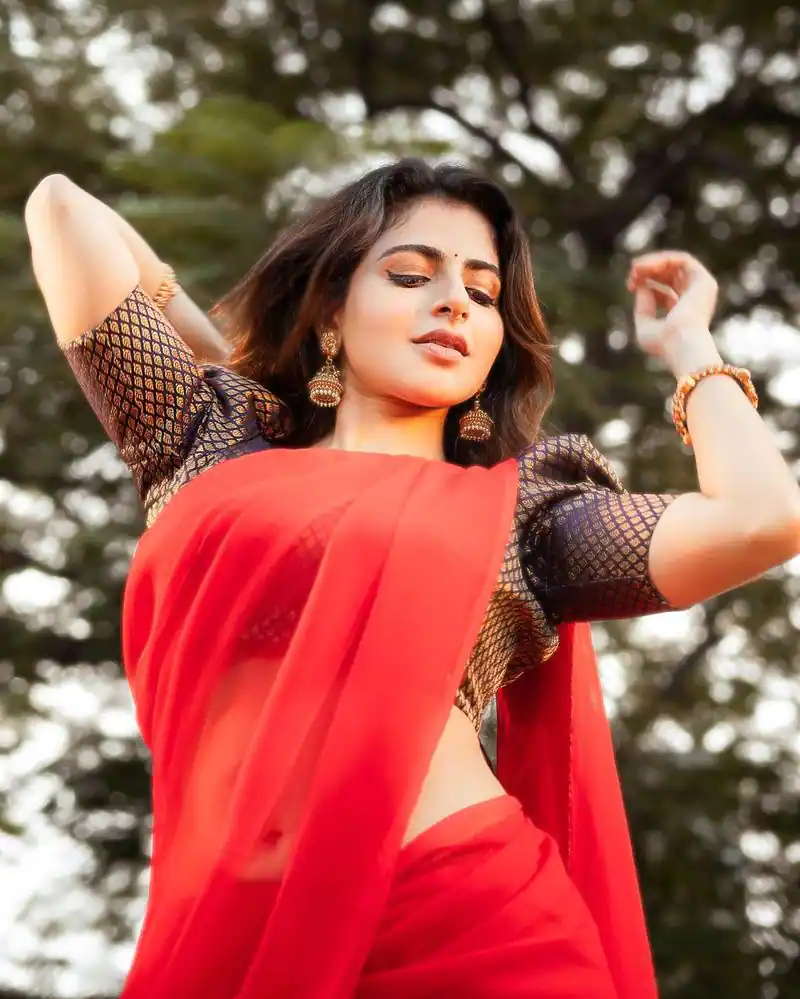 Actress iswarya menon hot photos in red saree pongal celebration