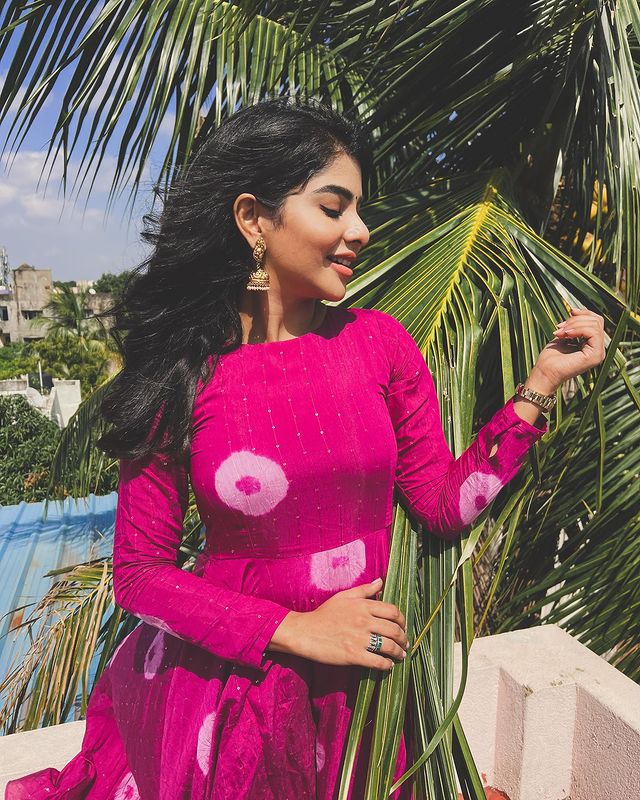 Actress pavithra lakshmi hot photos in traditional dress