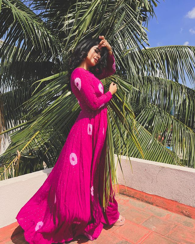 Actress pavithra lakshmi hot photos in traditional dress