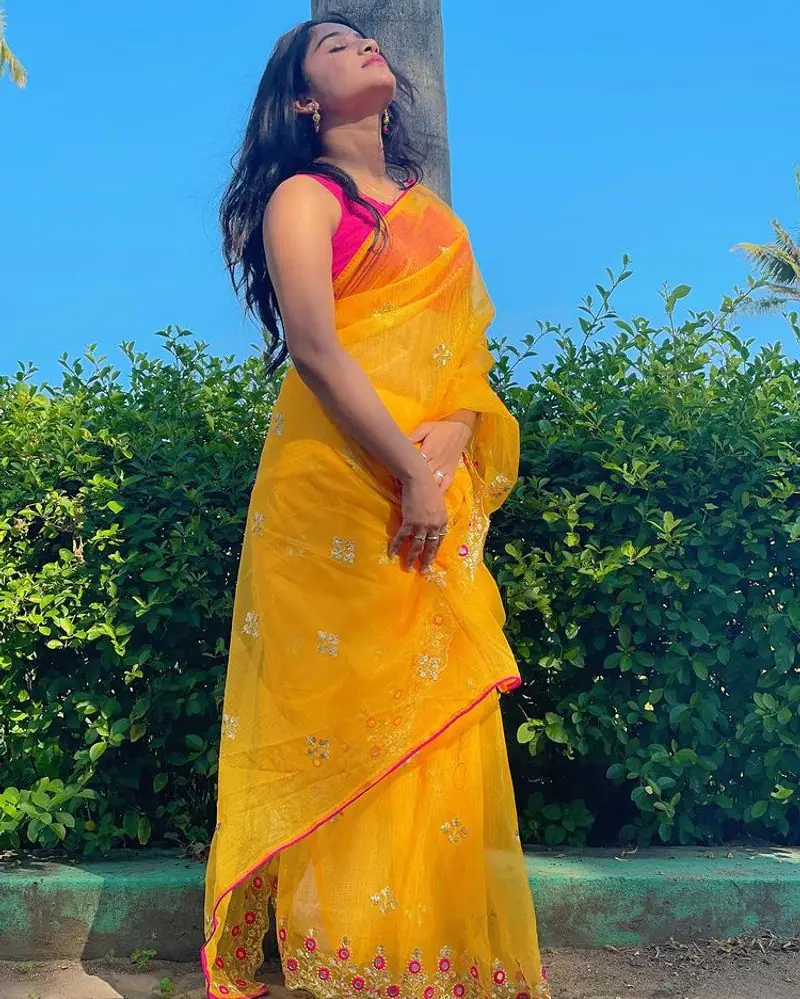 Actress raveena daha hot photos in yellow saree viral
