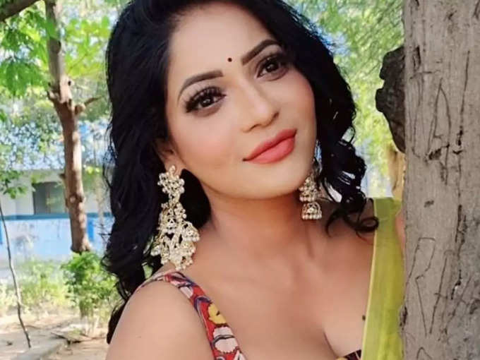 Actress reshma pasupuleti hot and glamour photos viral on internet