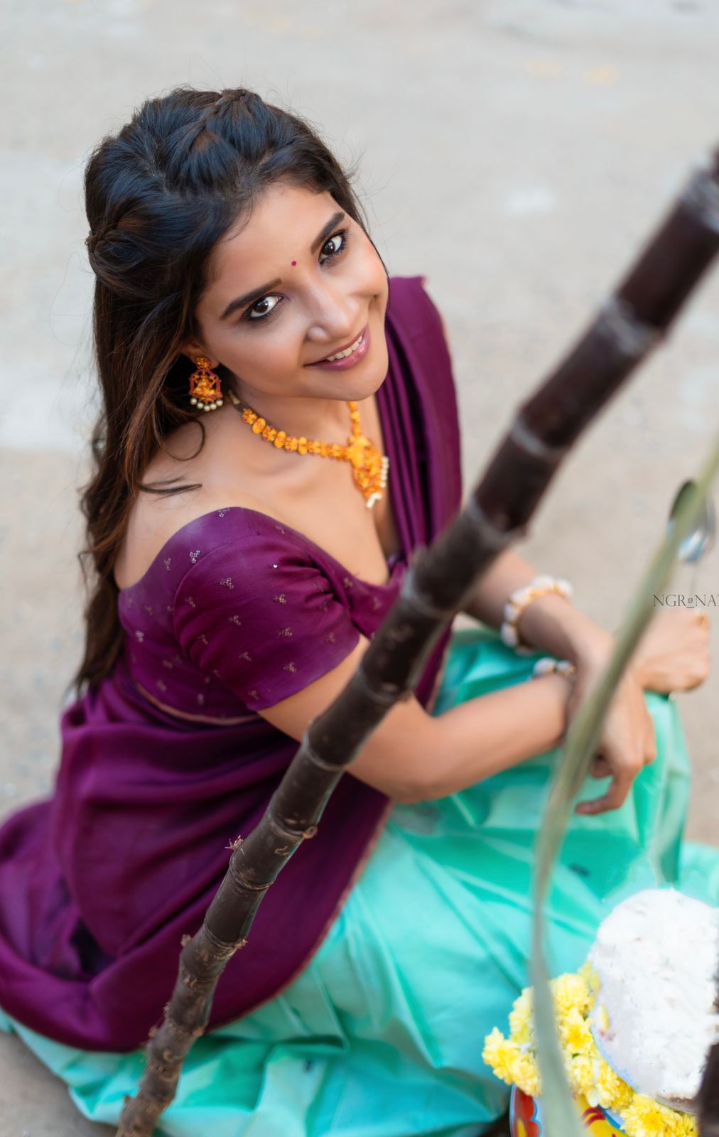 Actress sakshi agarwal hot photos in half saree goes viral on social media