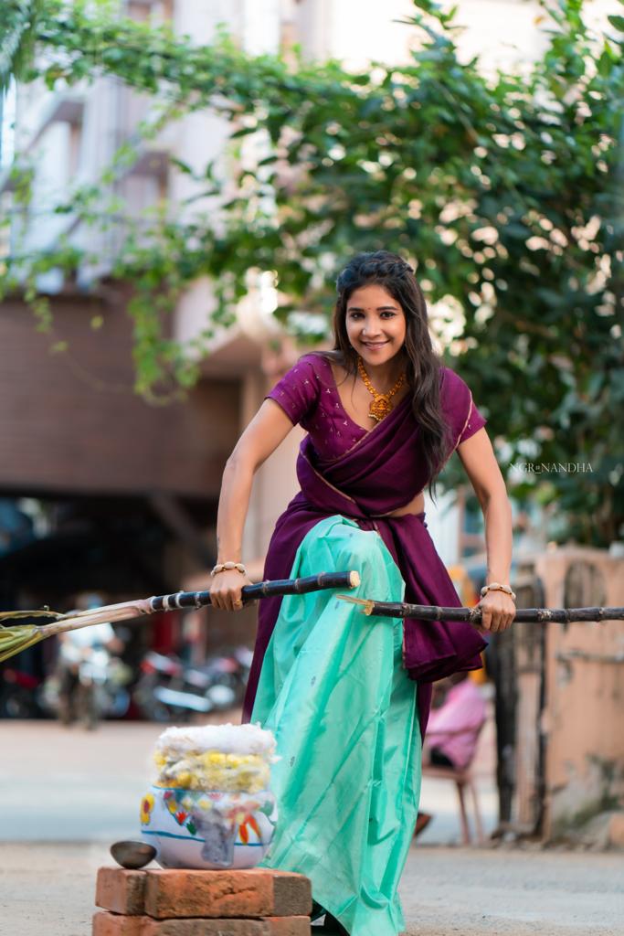 Actress sakshi agarwal hot photos in half saree goes viral on social media