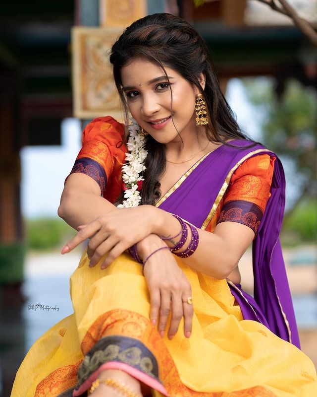 Actress sakshi agarwal hot photos in half saree goes viral on social media