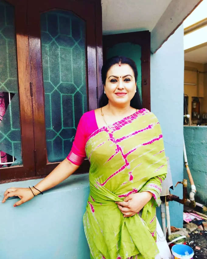 Actress sona hot photos in full traditional saree viral on net