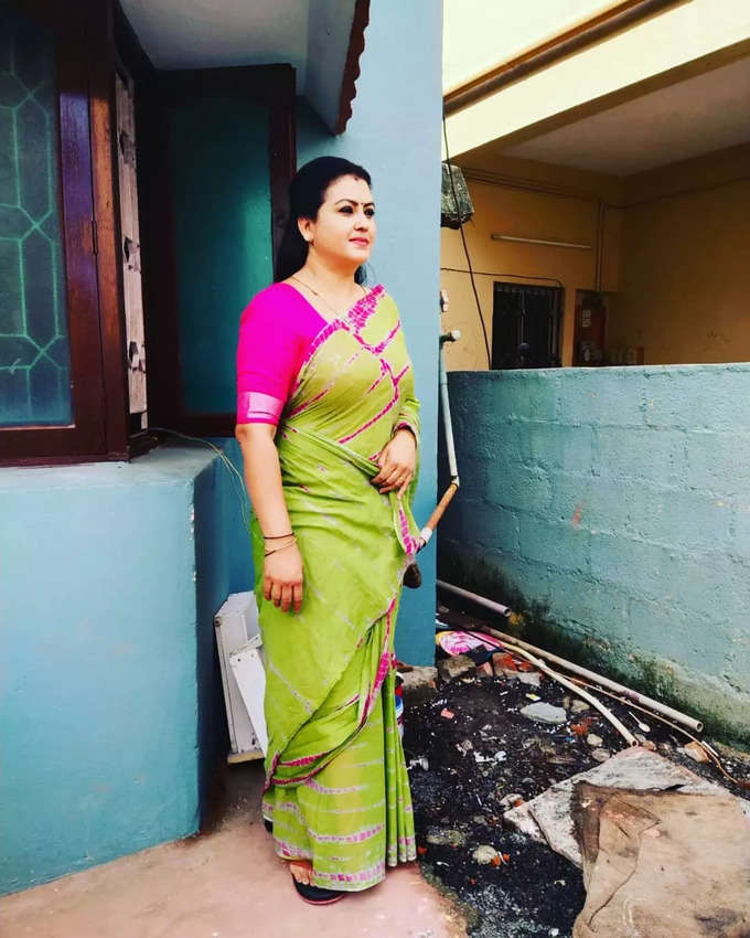 Actress sona hot photos in full traditional saree viral on net