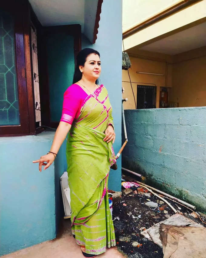 Actress sona hot photos in full traditional saree viral on net
