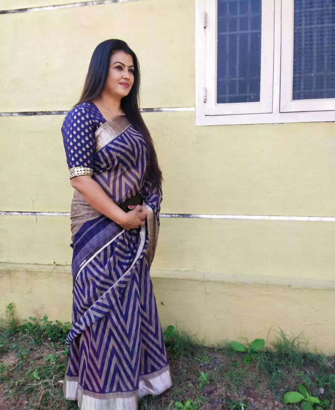 Actress sona hot photos in full traditional saree viral on net