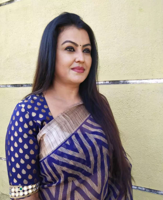 Actress sona hot photos in full traditional saree viral on net