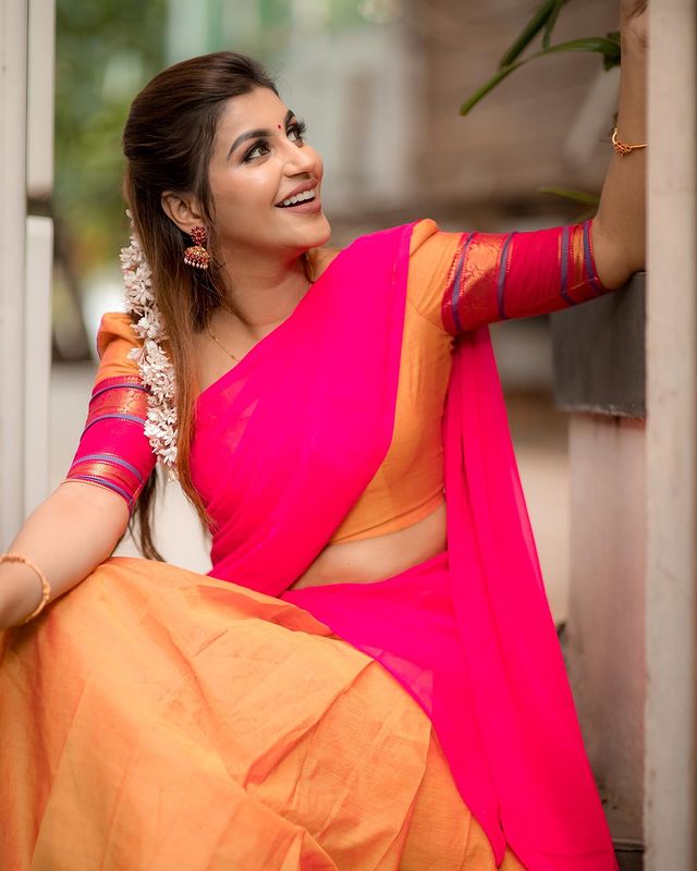 Actress yashika anandh hot photos in half saree goes viral