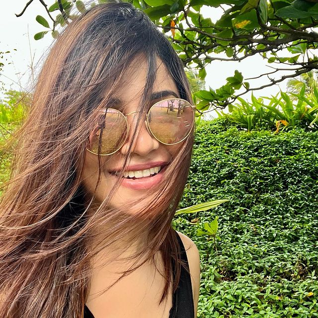 Actress aathmika hot photos in short trouser and tight tops