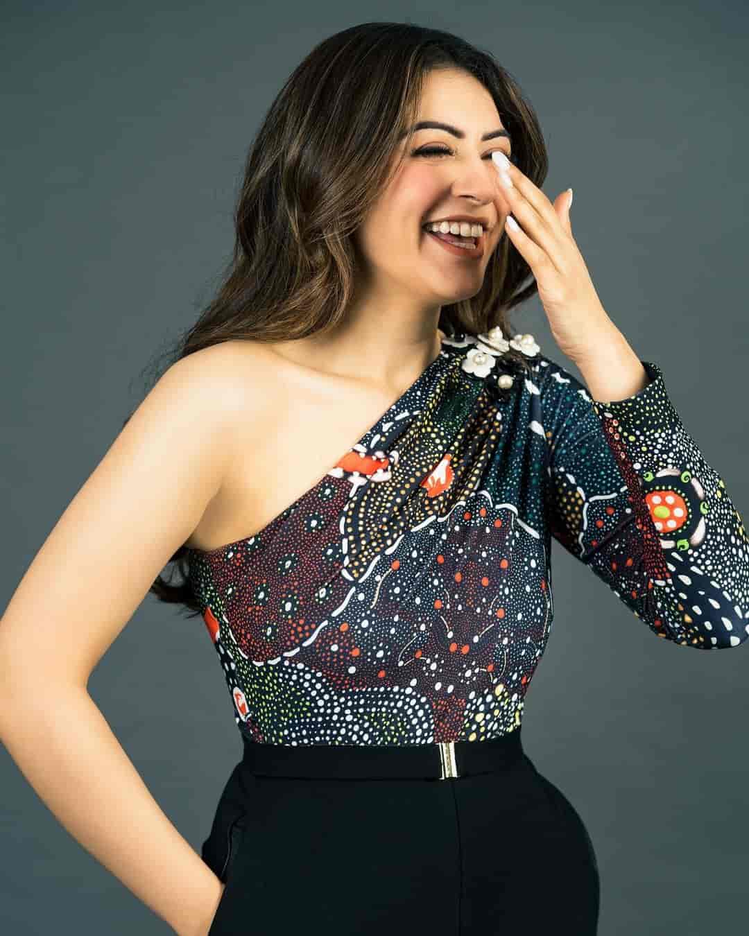 Rk selvamani opens up about jayalalitha choosing hansika for dancing her songs