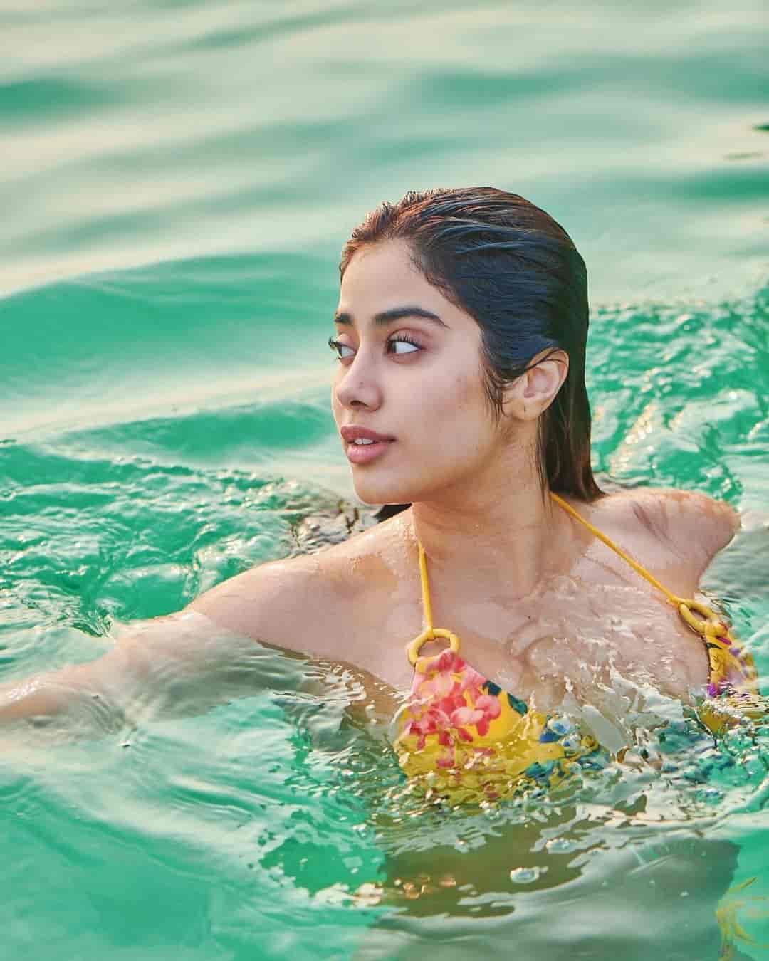 Actress janhvi kapoor hot photos in bikini hot dress near swimming pool