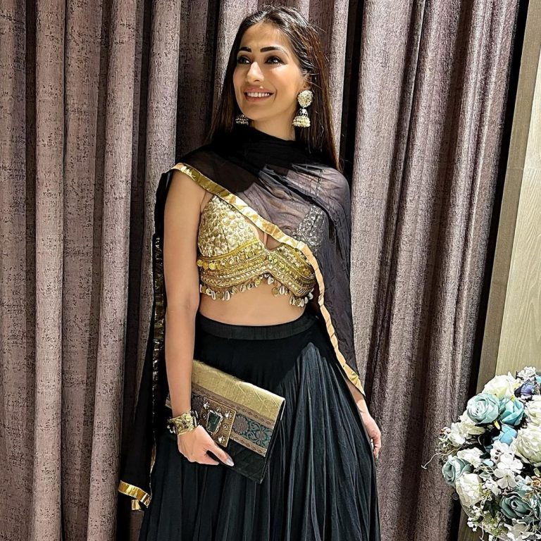 Actress raai lakshmi hot photos in black traditional photos goes viral