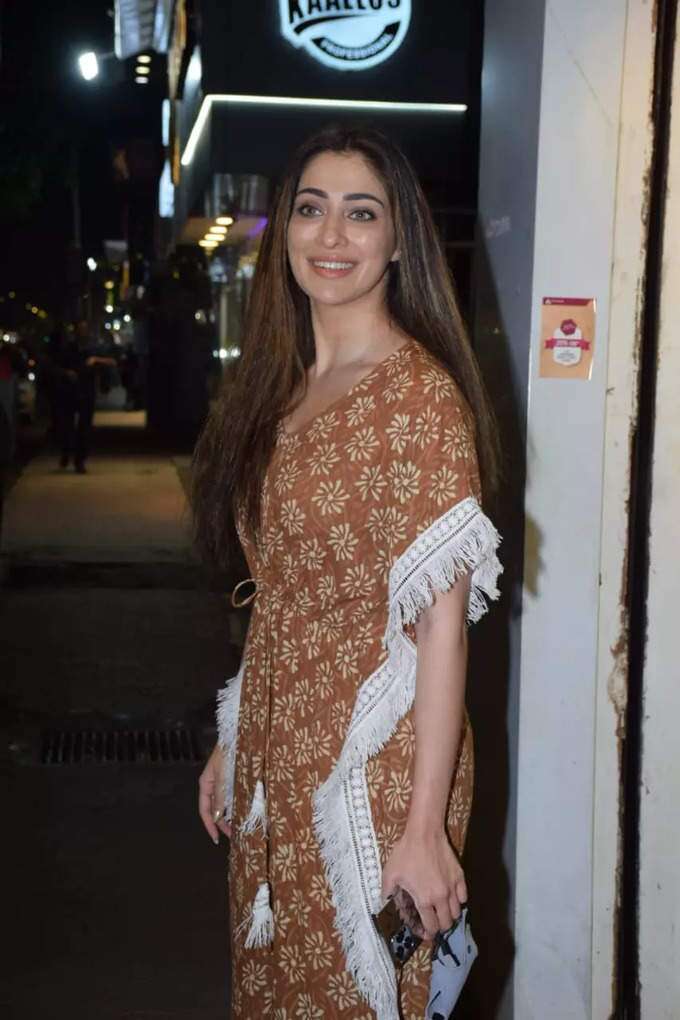 Actress raai lakshmi hot photos in loose dress photos viral