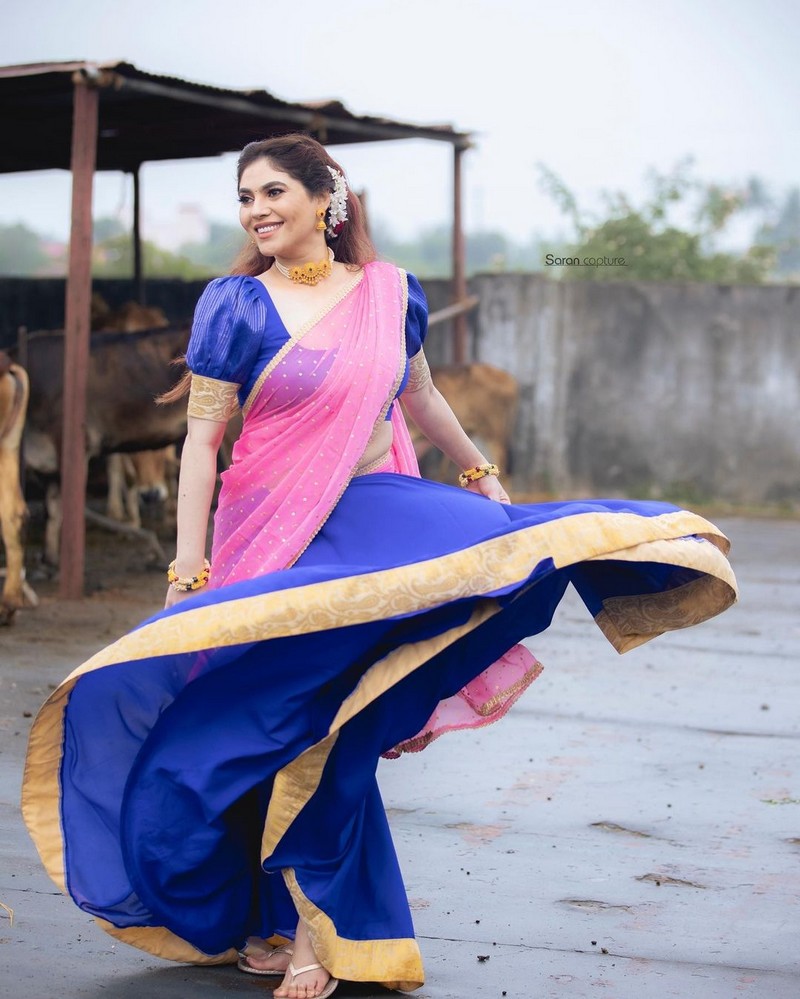 Actress sherin shringar hot photos in pink half saree on celebration