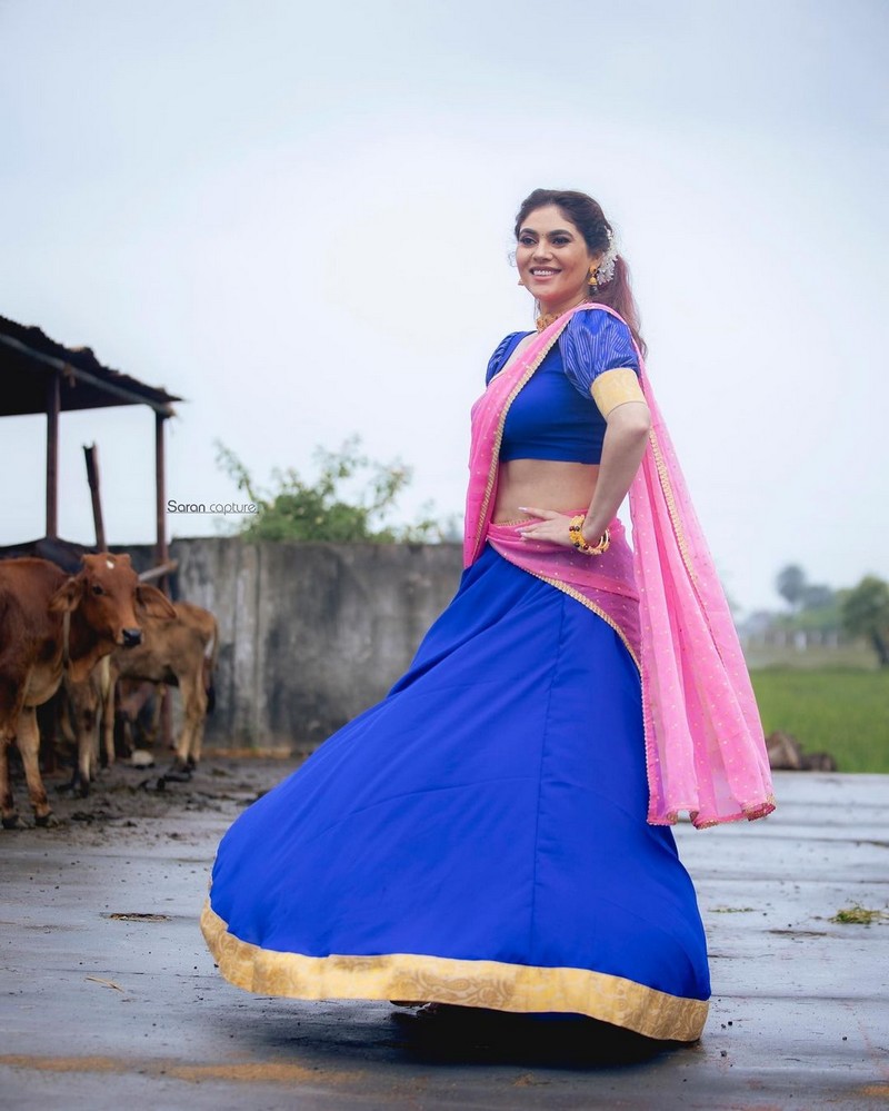 Actress sherin shringar hot photos in pink half saree on celebration