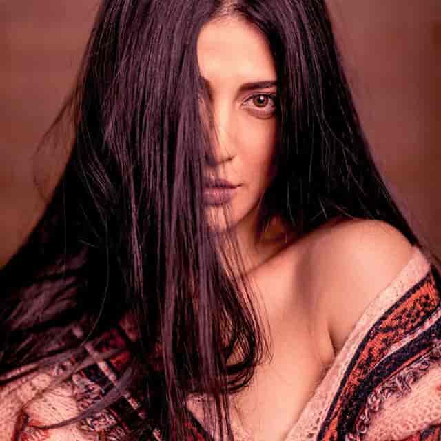 Actress shruthi haasan hot photos without pant for a famous magazine