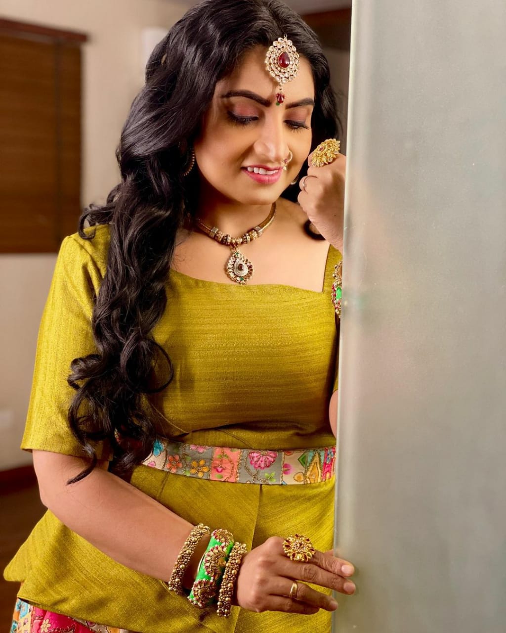 Pandian stores fame sujitha dhanush hot photos in modern dress