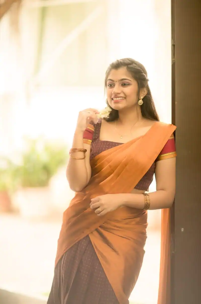 Rajarani 2 serial fame actress vj archana hot photos on social media