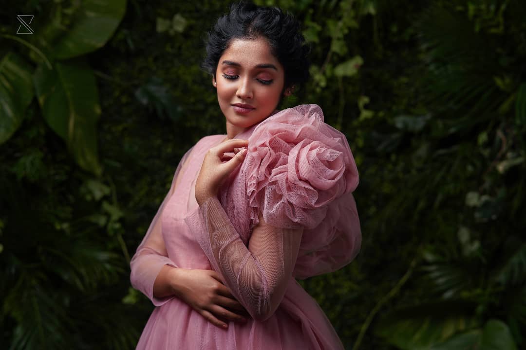 Actress anikha surendran hot photos in modern full gown